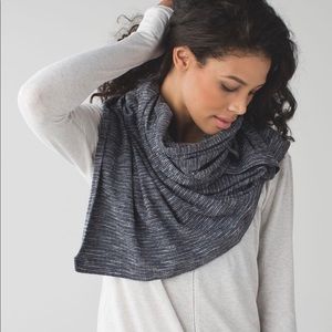 Lululemon Vinyasa Scarf
Coco Pique Black White
